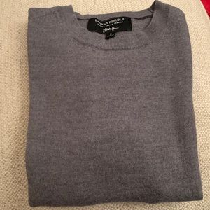 Long sleeve yarn sweater